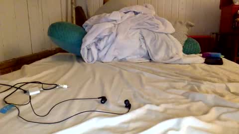 str8 dom alphaAsian Daddy type. sorry not bi or  curious but i dont judgediscrimenate. online show from 10.27.25