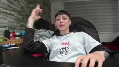 Snapshot of n3utro444 chatting on 06.12.26 n3utro444 online show from 06.12.26