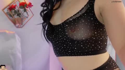 naamah_b online show from 09.10.25