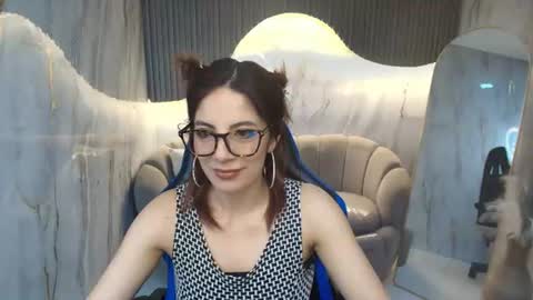 Snapshot of nadia_r_ chatting on 06.20.26 Nadia online show from 06.20.26