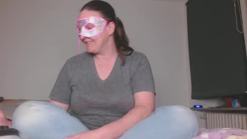 Nadine online show from 12.17.24