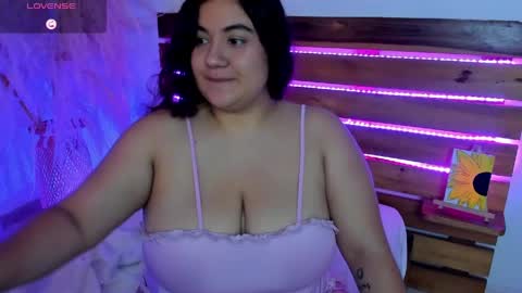 Snapshot of nadine_russo chatting on 04.30.26 Nadine online show from 04.30.26