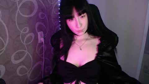 Snapshot of naemiblush chatting on 09.11.25 Naemi online show from 09.11.25