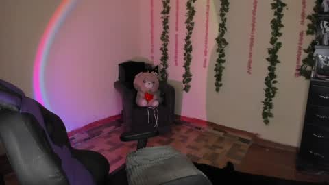 Snapshot of naeniademont chatting on 05.25.26 naeniademont online show from 05.25.26