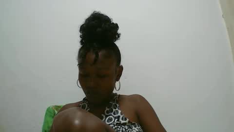 Snapshot of nah296652 chatting on 05.27.26 nah296652 online show from 05.27.26