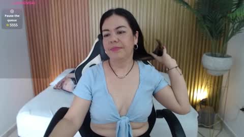 Snapshot of nahia_13 chatting on 01.22.25 N A H I A online show from 01.22.25