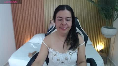 Snapshot of nahia_13 chatting on 01.23.25 N A H I A online show from 01.23.25