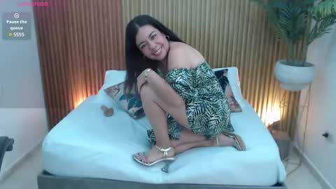 Snapshot of nahia_13 chatting on 01.27.25 N A H I A online show from 01.27.25