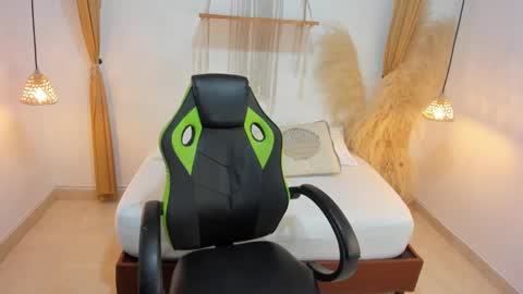 Snapshot of nahia_13 chatting on 01.31.25 N A H I A online show from 01.31.25