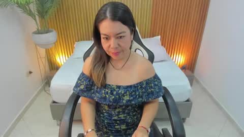 Snapshot of nahia_13 chatting on 02.12.25 N A H I A online show from 02.12.25