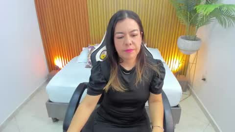 Snapshot of nahia_13 chatting on 03.04.25 N A H I A online show from 03.04.25