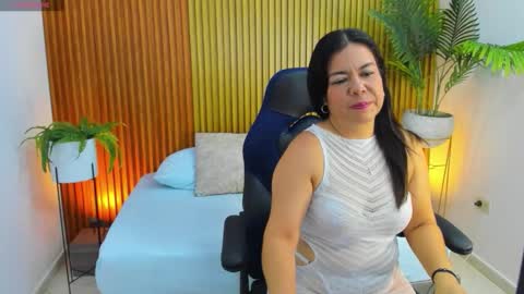 Snapshot of nahia_13 chatting on 09.12.25 N A H I A online show from 09.12.25