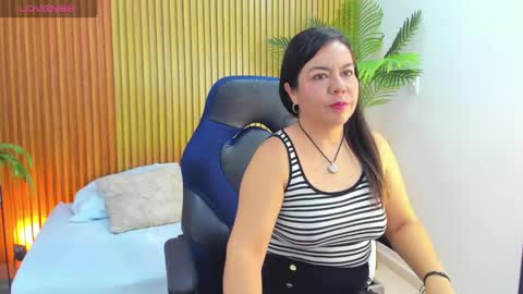 Snapshot of nahia_13 chatting on 09.30.25 N A H I A online show from 09.30.25