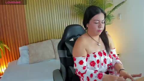 Snapshot of nahia_13 chatting on 10.24.25 N A H I A online show from 10.24.25