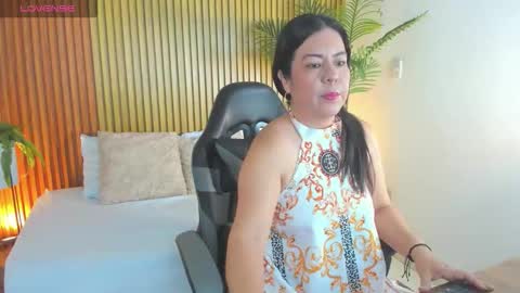 Snapshot of nahia_13 chatting on 10.28.25 N A H I A online show from 10.28.25