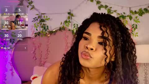Snapshot of nahiarareina chatting on 03.10.26 NahiaraReina online show from 03.10.26