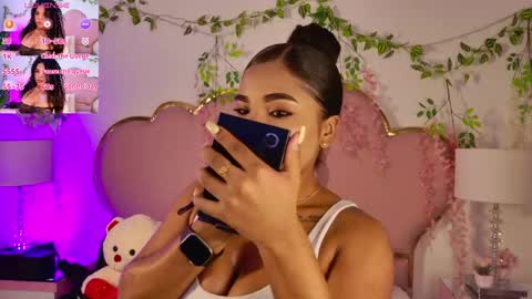 Snapshot of nahiarareina chatting on 04.12.26 NahiaraReina online show from 04.12.26
