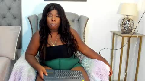 Snapshot of nahirobyy_ebonyy chatting on 11.04.25 nahirobyy ebonyy online show from 11.04.25