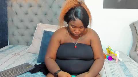 Snapshot of nahirobyy_ebonyy chatting on 03.12.26 nahirobyy ebonyy online show from 03.12.26