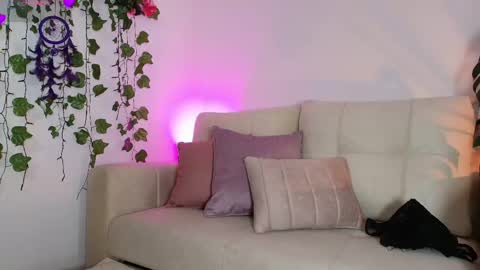 Snapshot of naho_4269 chatting on 05.18.26 Naho Sigueme en mis Redes Sociales Follow me on my social networks online show from 05.18.26