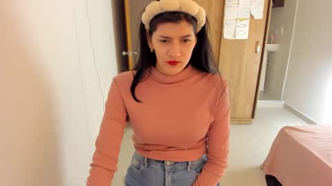 independent model online show from 02.05.25