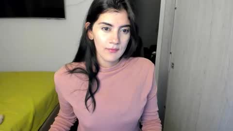 independent model online show from 12.17.25