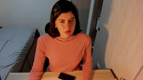 independent model online show from 04.10.26