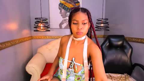 Nahomy online show from 10.28.25