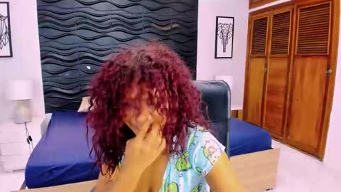 Nahomy online show from 11.09.25