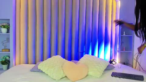 Snapshot of nahomicampbell_ chatting on 02.13.25 VICTORIA online show from 02.13.25