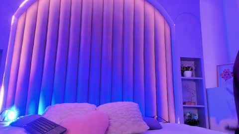 Snapshot of nahomicampbell_ chatting on 02.21.25 VICTORIA online show from 02.21.25