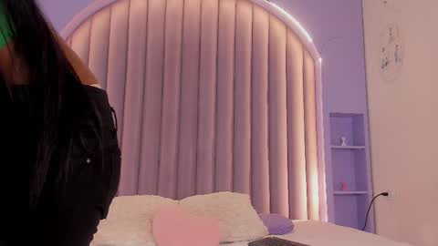 Snapshot of nahomicampbell_ chatting on 02.24.25 VICTORIA online show from 02.24.25