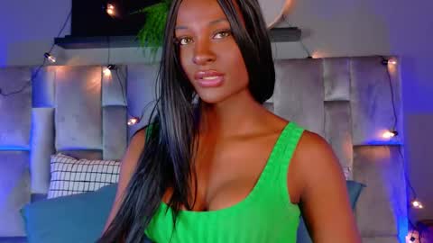 Snapshot of nahomicampbell_ chatting on 09.22.25 VICTORIA online show from 09.22.25