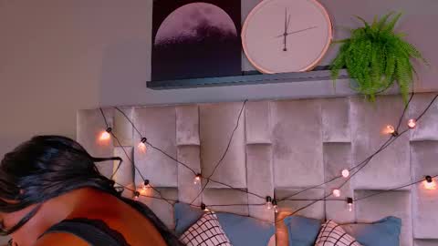  VICTORIA  online show from 11.14.25