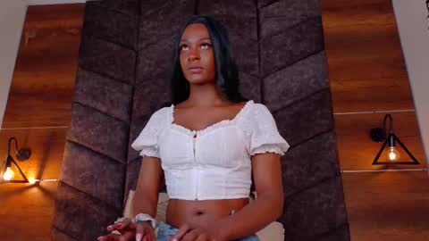 Snapshot of nahomicampbell_ chatting on 12.05.25 VICTORIA online show from 12.05.25