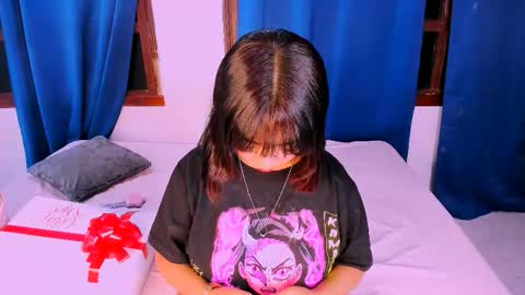 Nahomy online show from 09.25.25