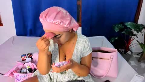 Nahomy online show from 09.28.25