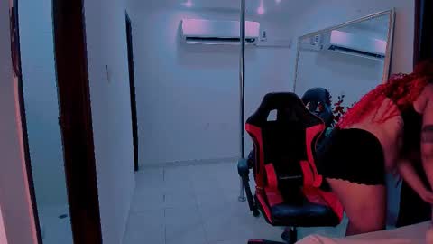 Nahomy online show from 10.06.25