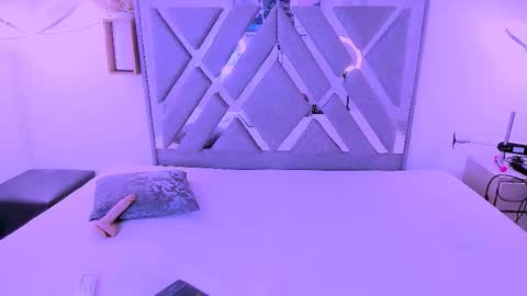 Nahomy online show from 10.14.25