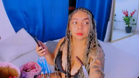 Nahomy online show from 10.17.25