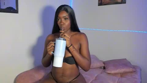 Nahomy  online show from 03.02.26