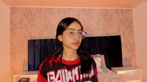 Nahomy  online show from 12.22.25