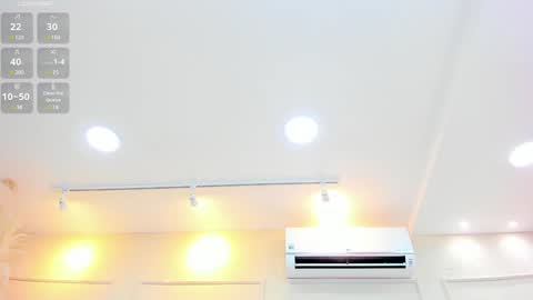 Nahomy online show from 02.04.25