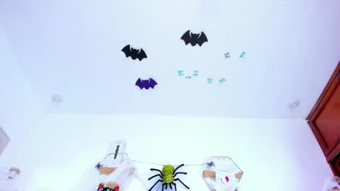 Nahomy online show from 10.14.25