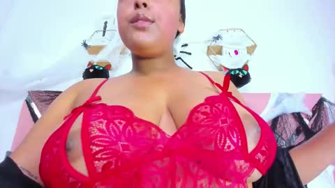 Nahomy online show from 10.24.25