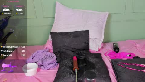 Nahomys online show from 01.04.25