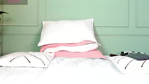 Nahomys online show from 02.25.25