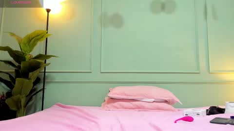 Nahomys online show from 02.26.25