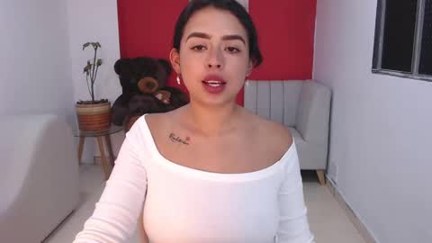 Snapshot of naia_sweetsex chatting on 09.21.25 naia_sweetsex online show from 09.21.25