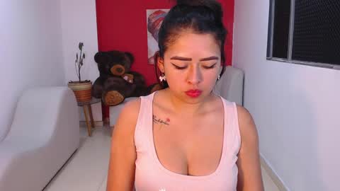 Snapshot of naia_sweetsex chatting on 09.28.25 naia_sweetsex online show from 09.28.25